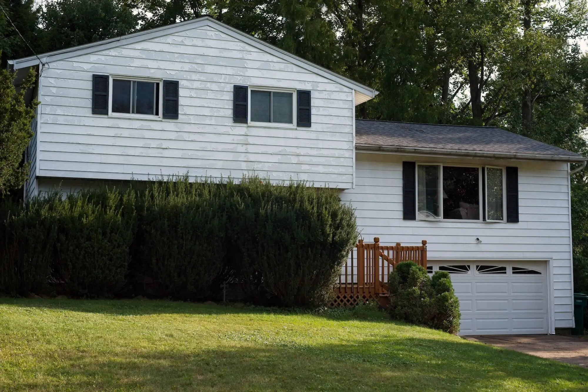 home exterior in ontario that needs painting