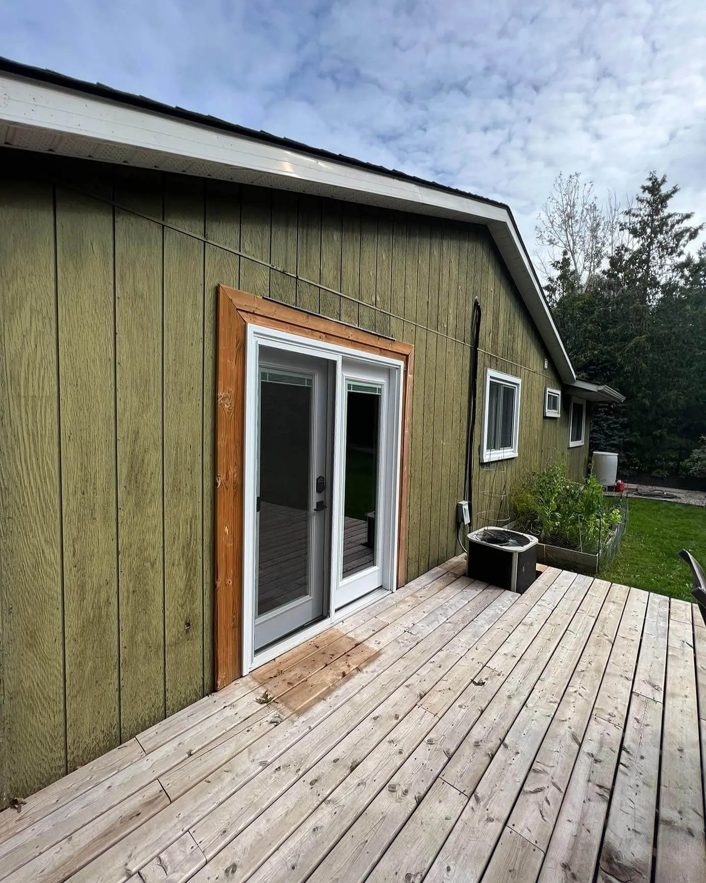 dingy home exterior before image of High Five Painting project