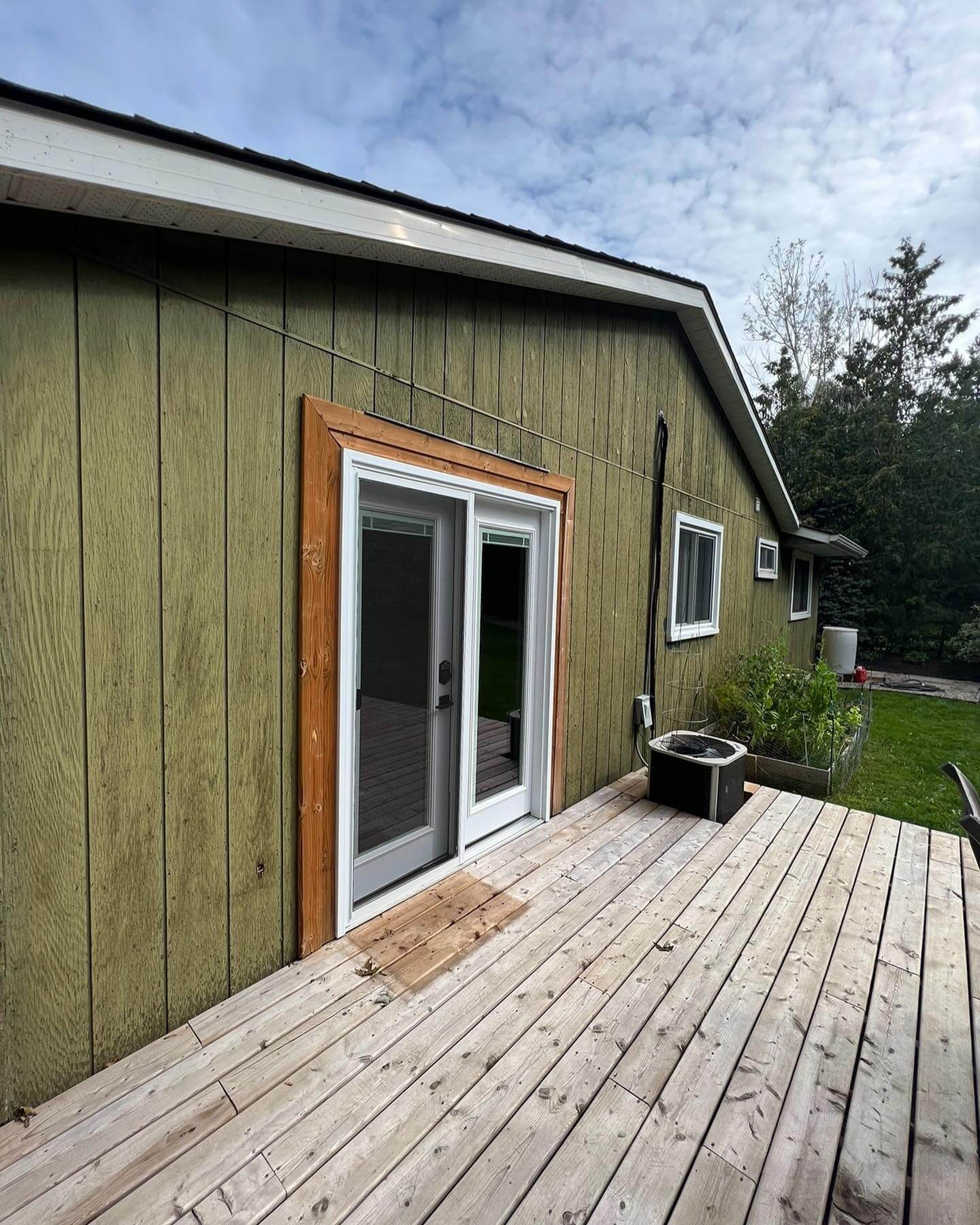 dingy home exterior before image of High Five Painting project